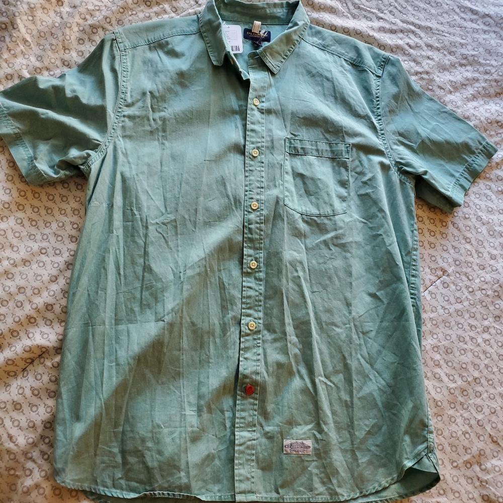 NWT Men's Faded Sage Short-Sleeve Shirt